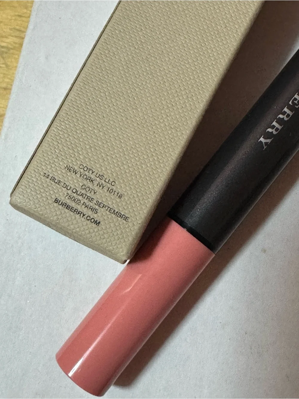 NIB Burberry Lip Velvet Crush Sheer Matte Stain - 40 Sugar Pink (Discontinued)